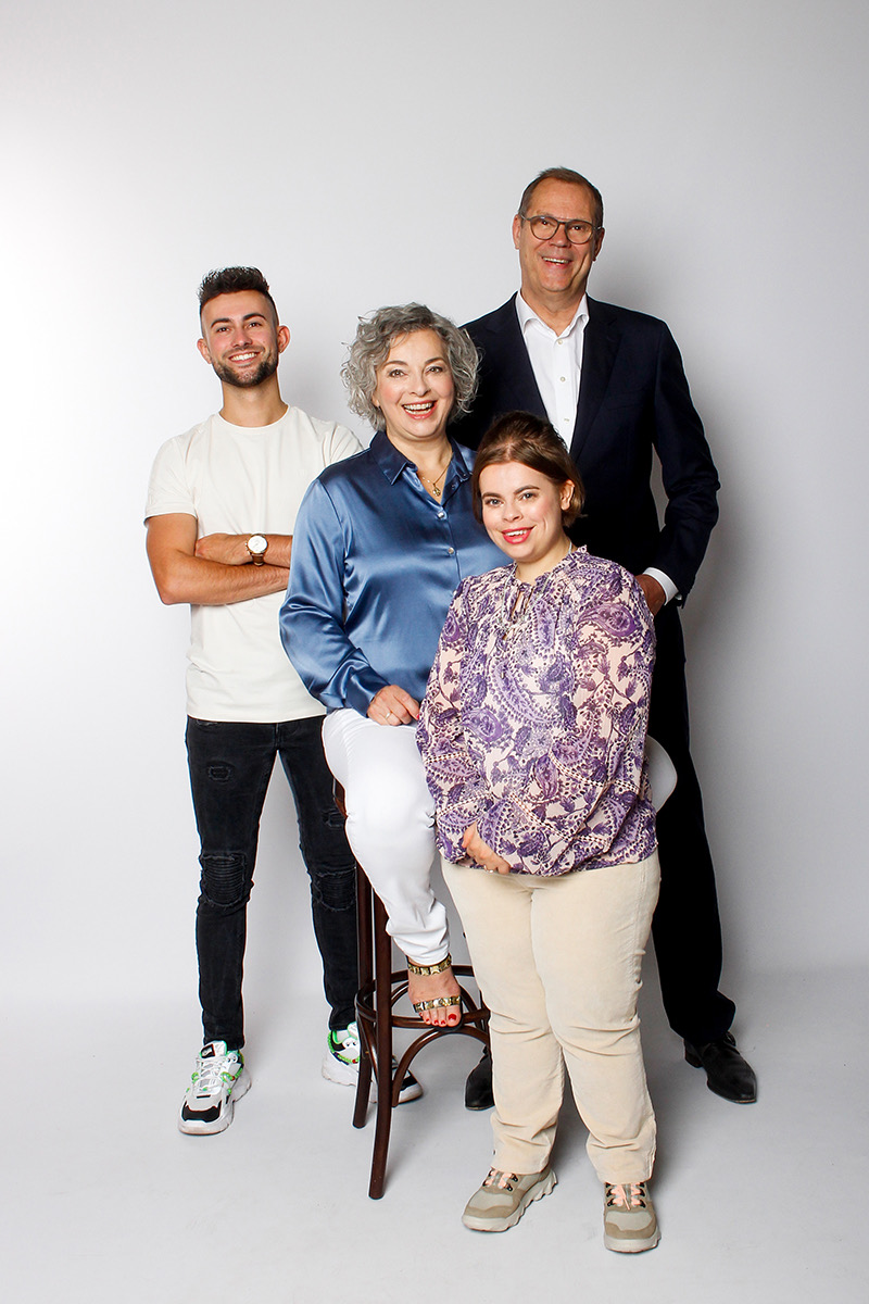 Een Prachtige Fotoshoot met Visagie: Een Familie in de Spotlight